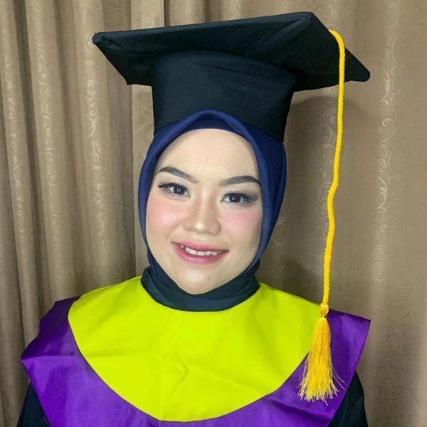Make Up Wisuda Kampus